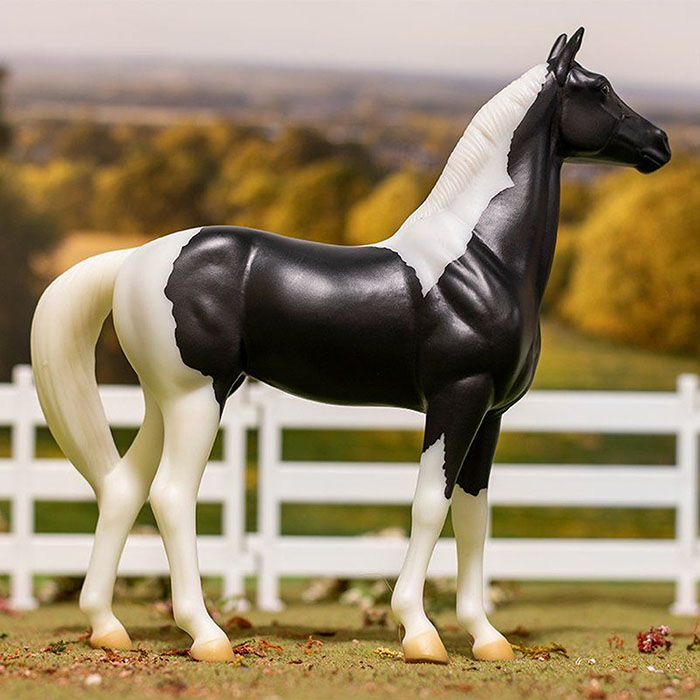 Breyer Freedom National Velvet Horse and Book Set - Image 2